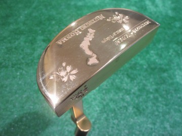 【MUTSUMI HONMA ゴールドパター入荷しました。 眩しすぎ注意。】