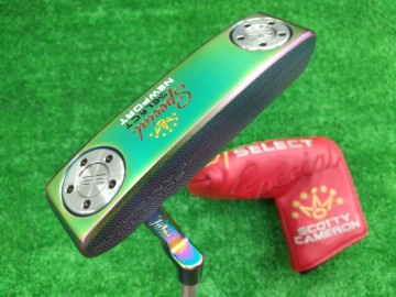 スコッティキャメロン「スペシャルセレクト ニューポート」レインボーIP加工 — ギア好きの心を打ち抜く限定パター！