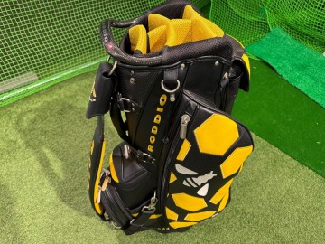「希少なRODDIOキャディバッグ入荷！ブラック×イエローが目を引く個性派モデル」